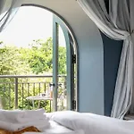 Luxurious One Bedroom House Дом отдыха