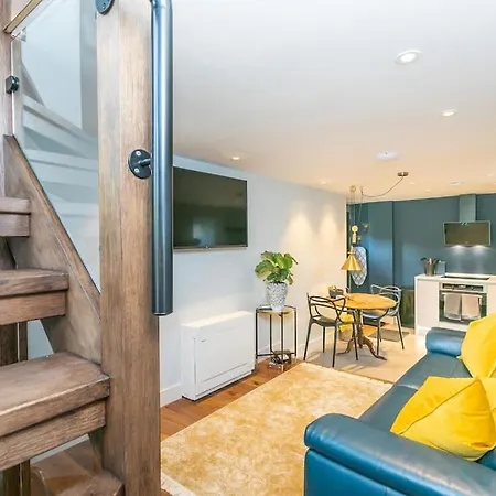Holiday home Luxurious One Bedroom House